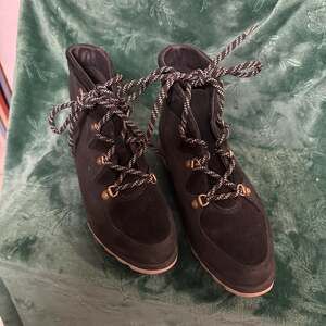 Sorel Black Suede Lace-Up Winter Boots with Brown Trim